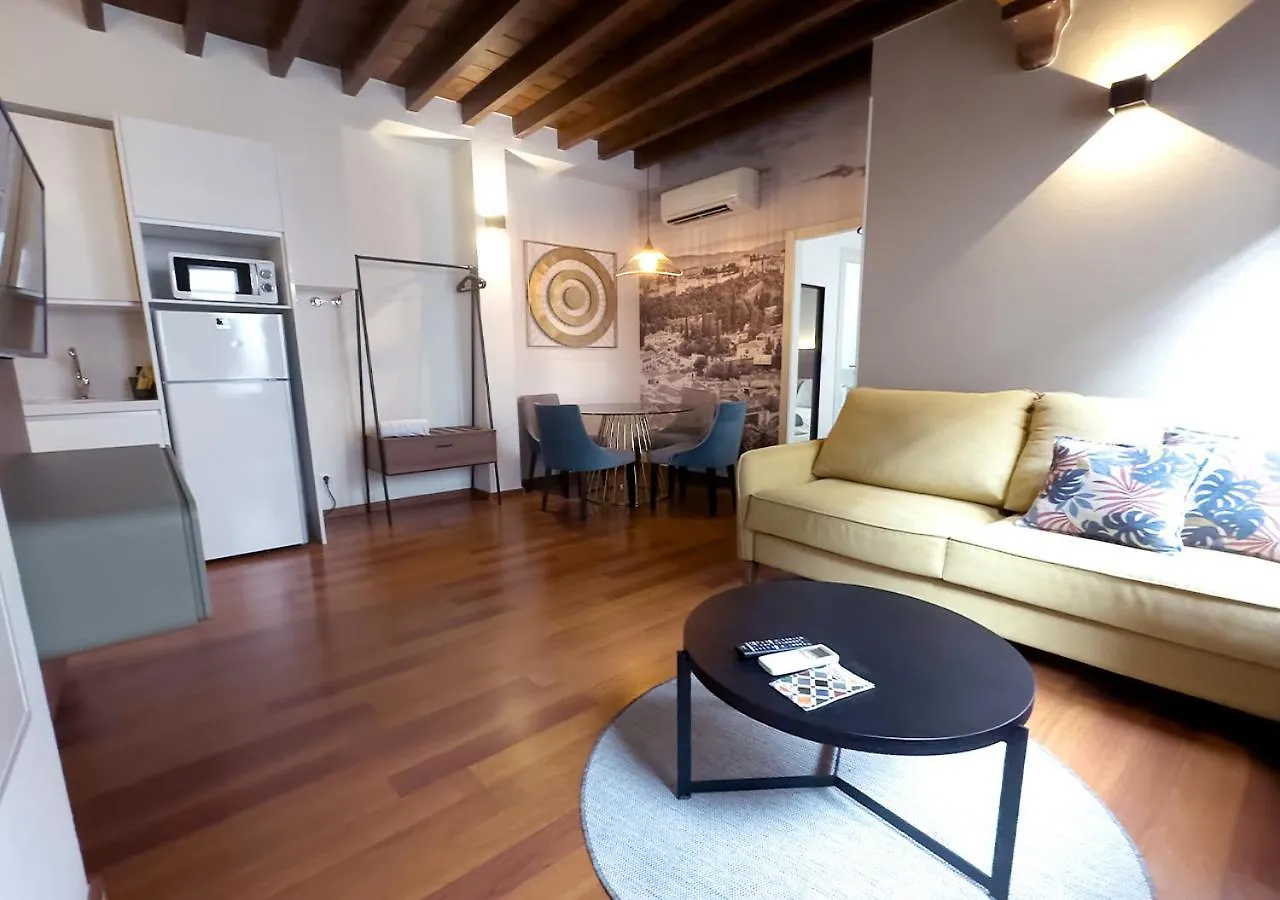 Isa Granada Apartment 0*,