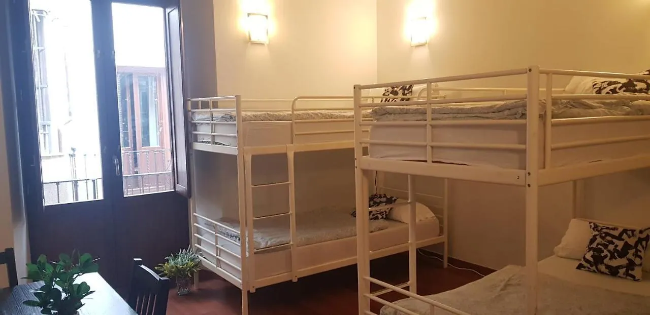 Isa Granada Apartman 0*,